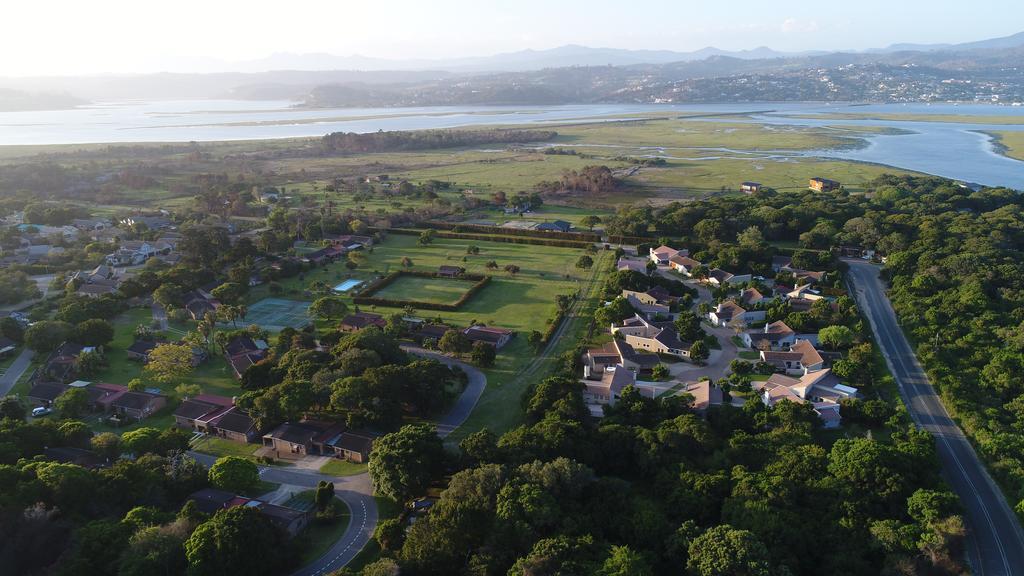 Brenton Lake Holiday Cottages エクステリア 写真